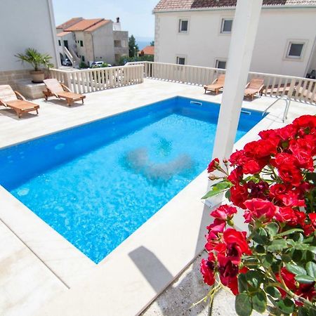 Apartments Sara โบล ภายนอก รูปภาพ