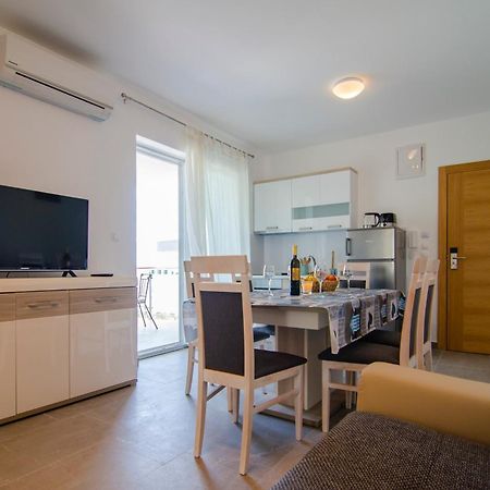 Apartments Sara โบล ภายนอก รูปภาพ