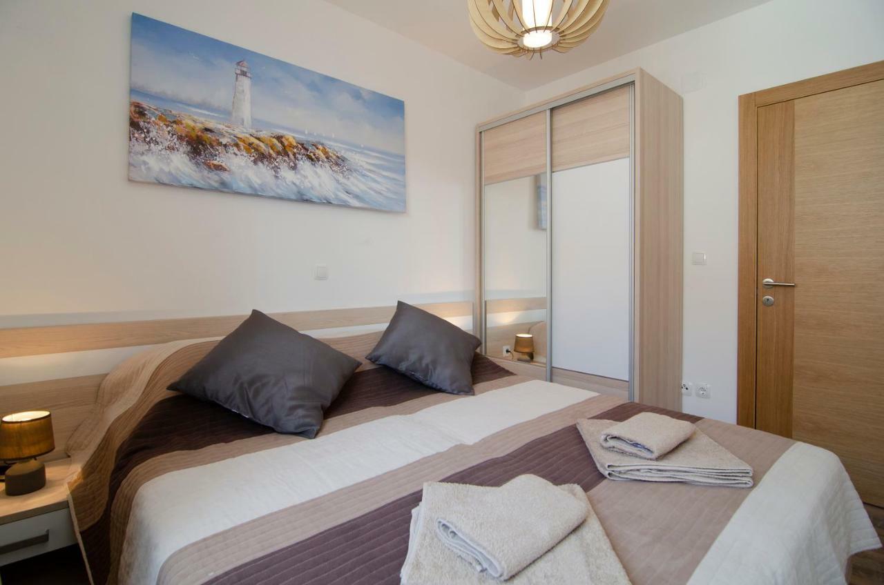 Apartments Sara โบล ภายนอก รูปภาพ