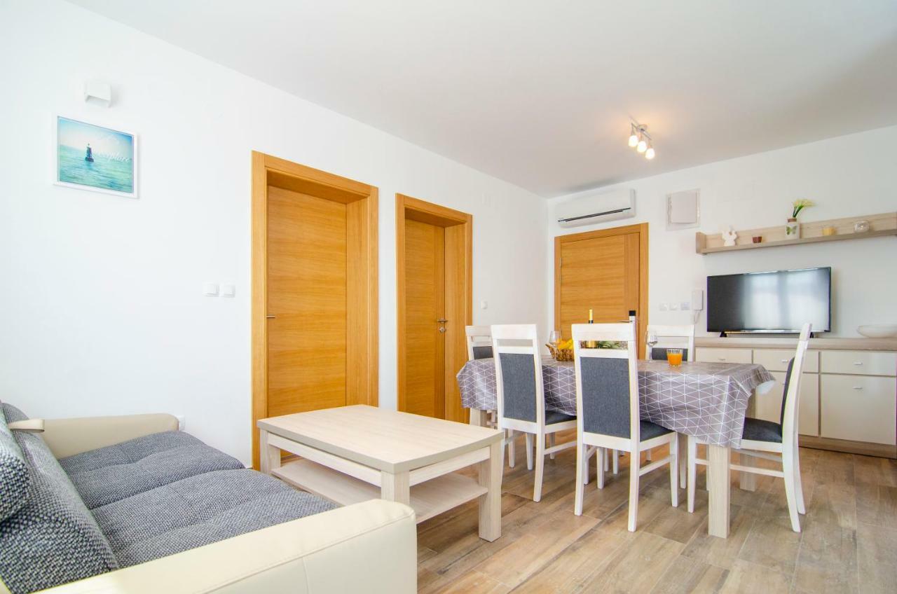 Apartments Sara โบล ภายนอก รูปภาพ