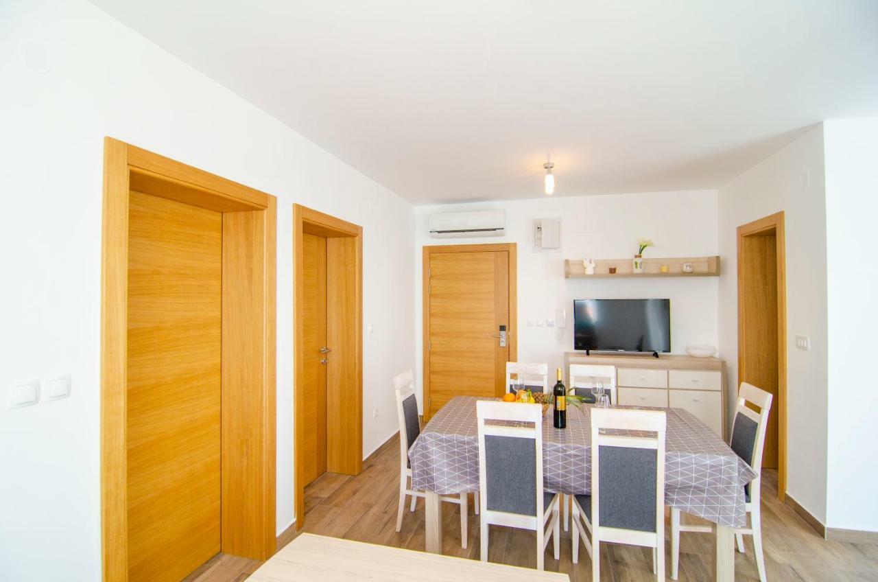 Apartments Sara โบล ภายนอก รูปภาพ