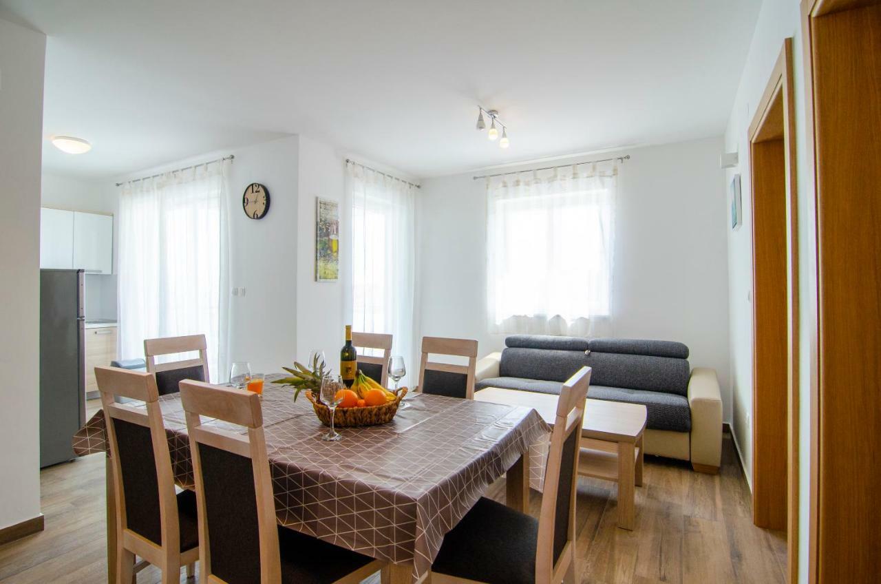 Apartments Sara โบล ภายนอก รูปภาพ