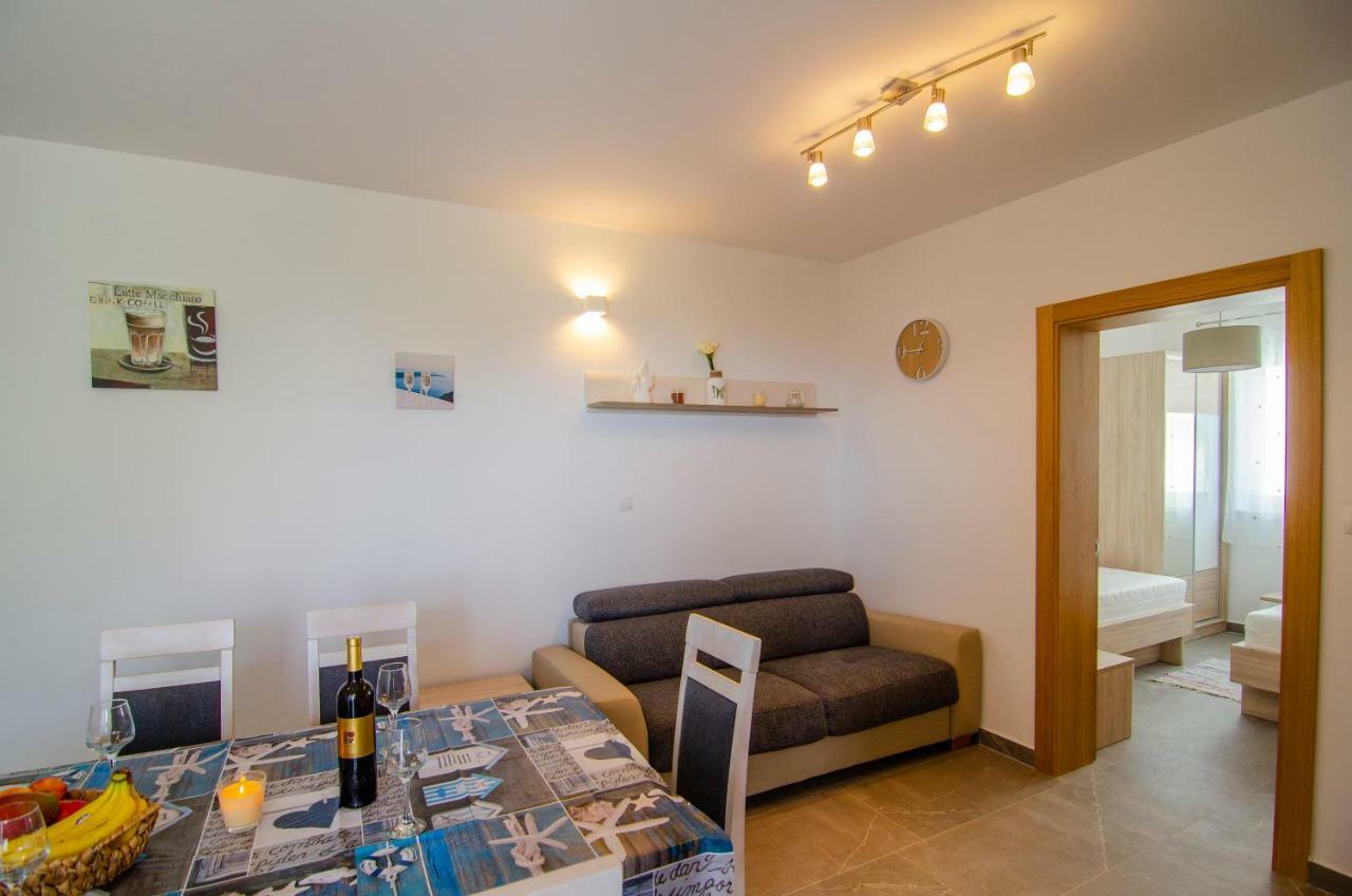 Apartments Sara โบล ภายนอก รูปภาพ