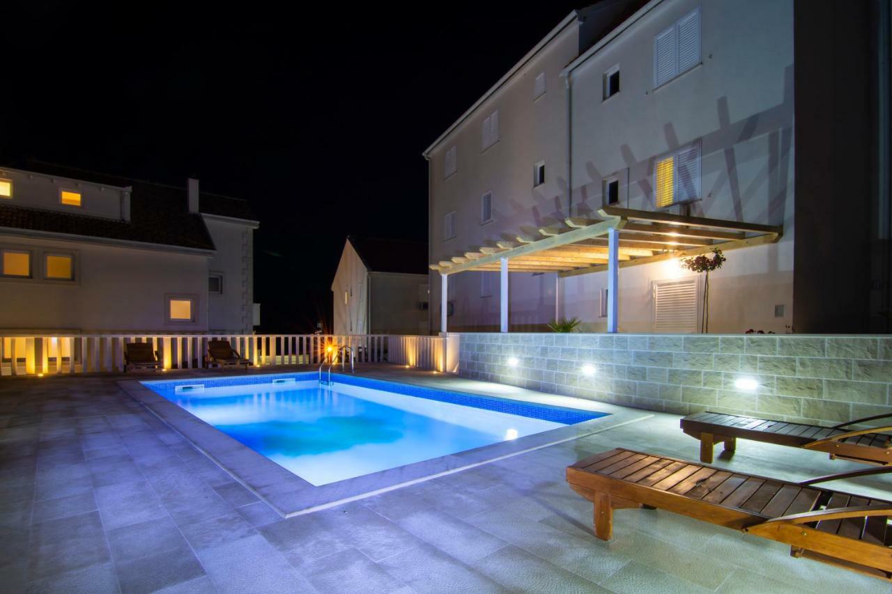Apartments Sara โบล ภายนอก รูปภาพ