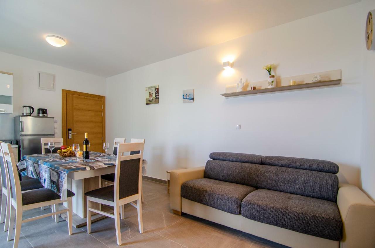 Apartments Sara โบล ภายนอก รูปภาพ
