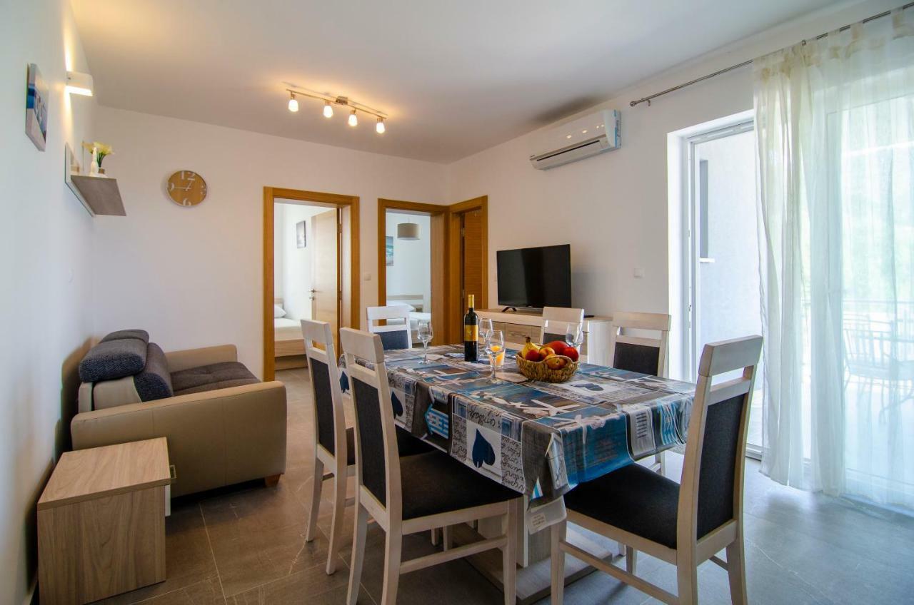 Apartments Sara โบล ภายนอก รูปภาพ