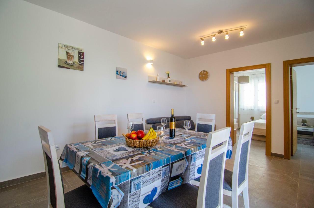 Apartments Sara โบล ภายนอก รูปภาพ