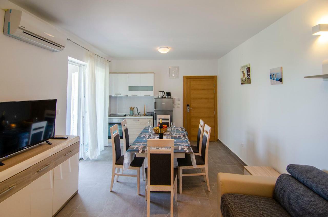 Apartments Sara โบล ภายนอก รูปภาพ