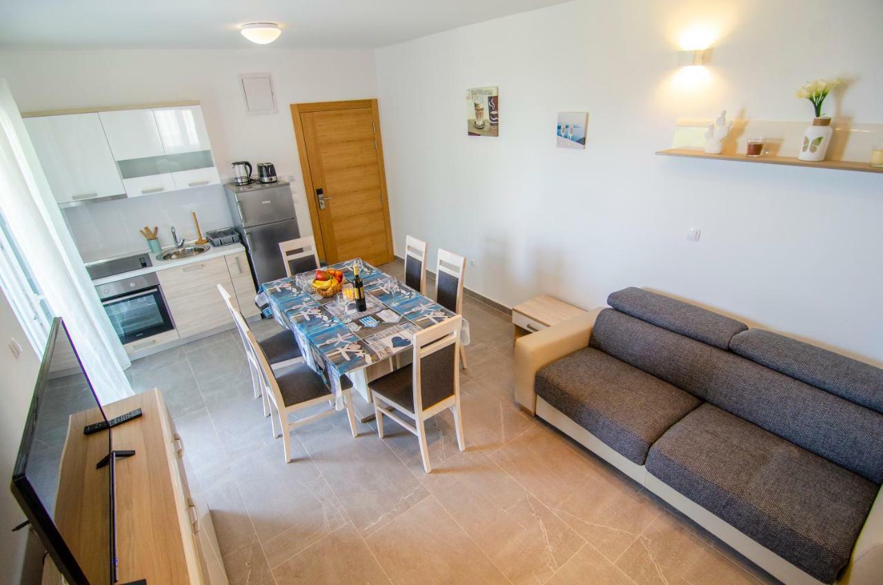 Apartments Sara โบล ภายนอก รูปภาพ