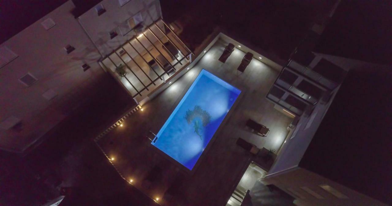 Apartments Sara โบล ภายนอก รูปภาพ