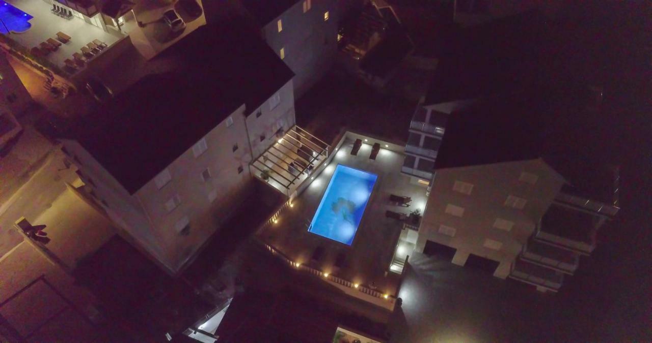 Apartments Sara โบล ภายนอก รูปภาพ