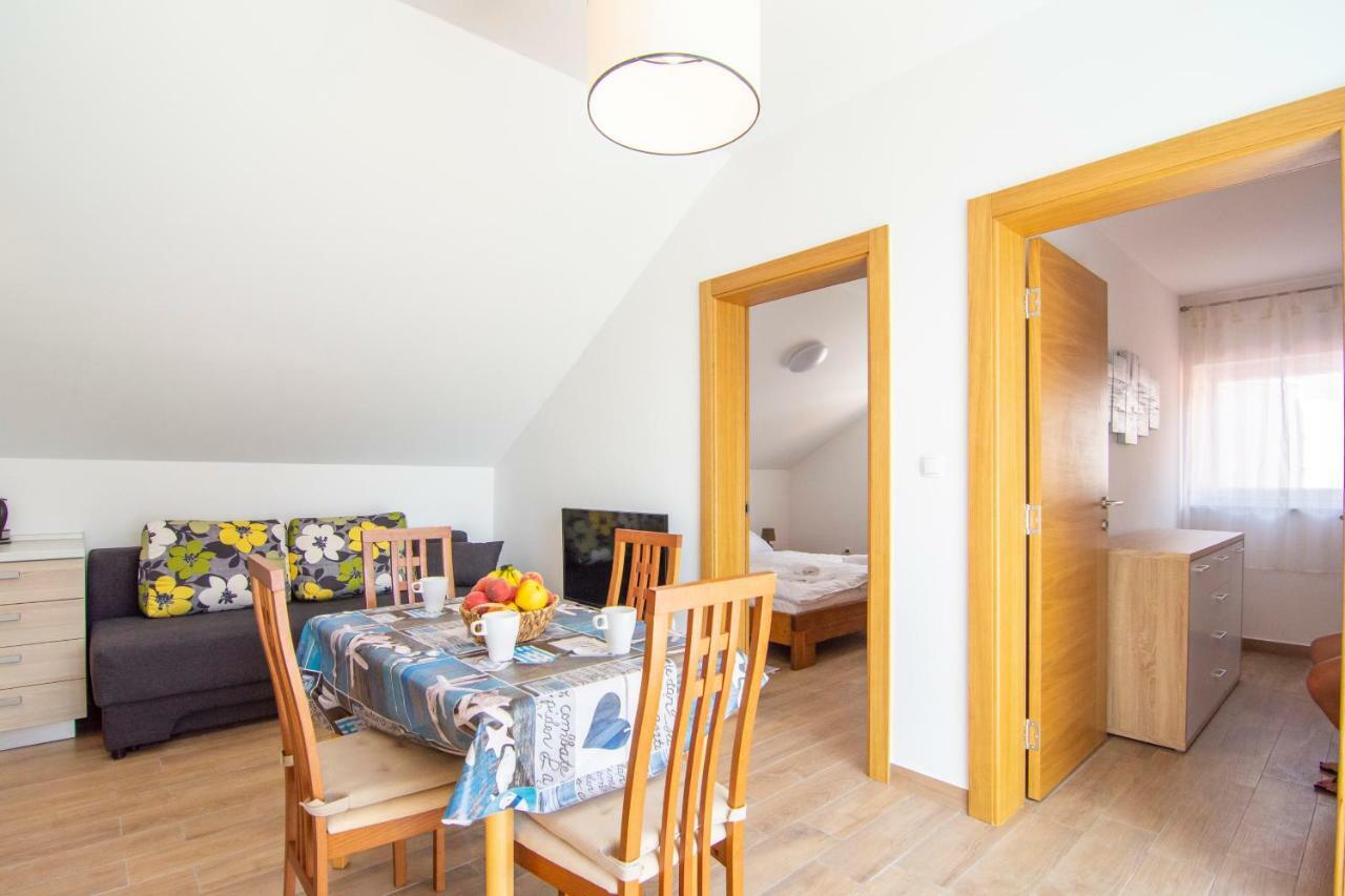 Apartments Sara โบล ภายนอก รูปภาพ