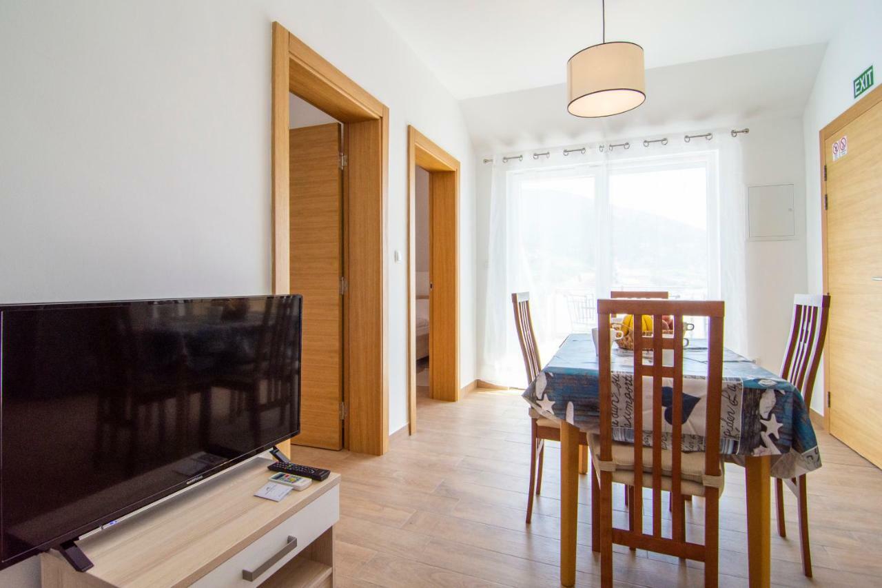 Apartments Sara โบล ภายนอก รูปภาพ