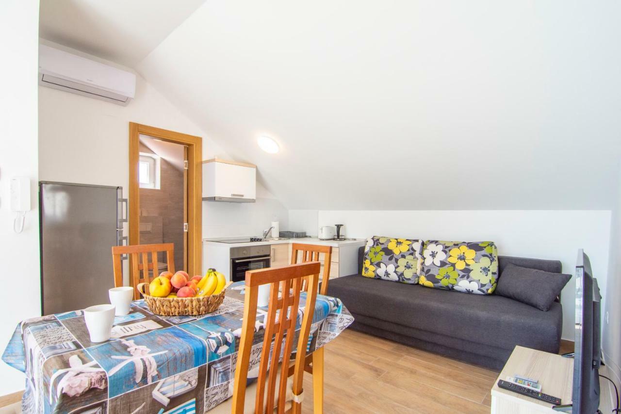 Apartments Sara โบล ภายนอก รูปภาพ