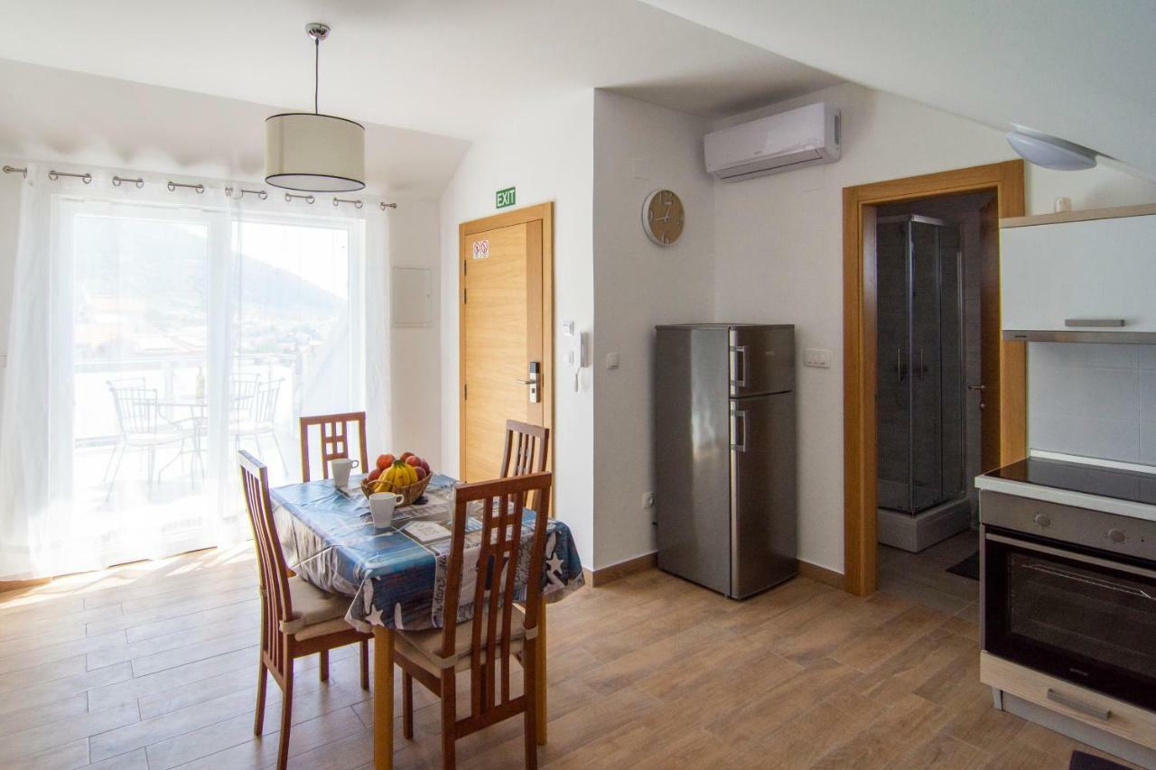 Apartments Sara โบล ภายนอก รูปภาพ